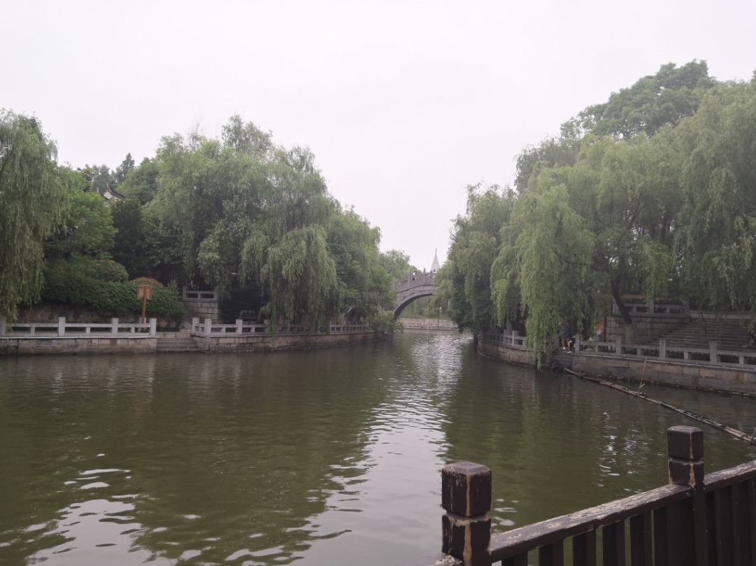 景区里的护城河!